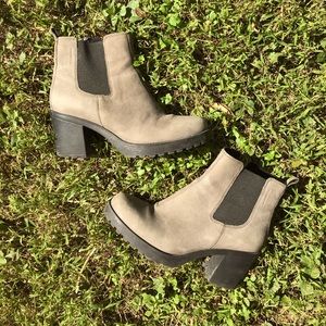 Vagabond Chelsea boots
